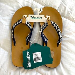 NWT Tidewater flip flops